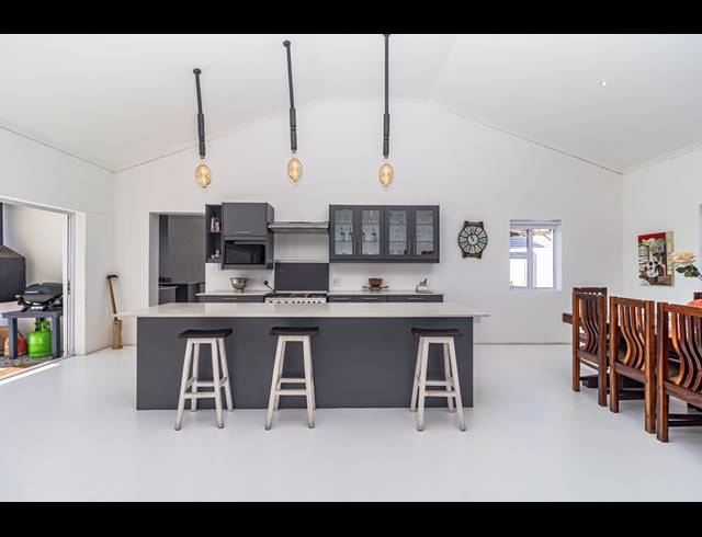 3 BEDROOM HOUSE FOR SALE IN GROTTO BAY